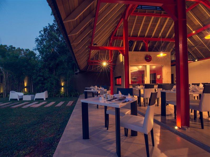 Pledge 3 Hotel Negombo Buitenkant foto